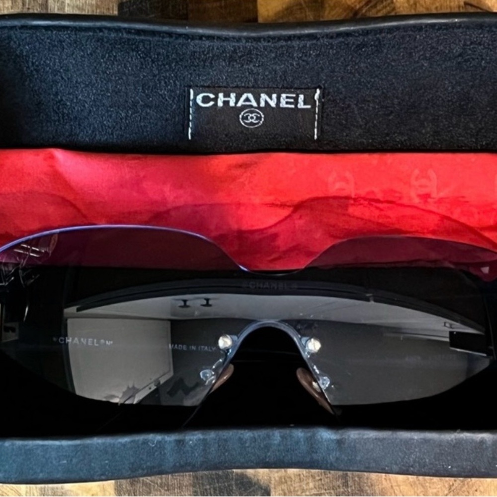 CHANEL Sunglasses